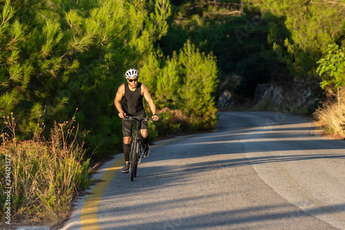 Fototapeta Naklejka Na Ścianę i Meble -  male biker cycling on a mountain road
