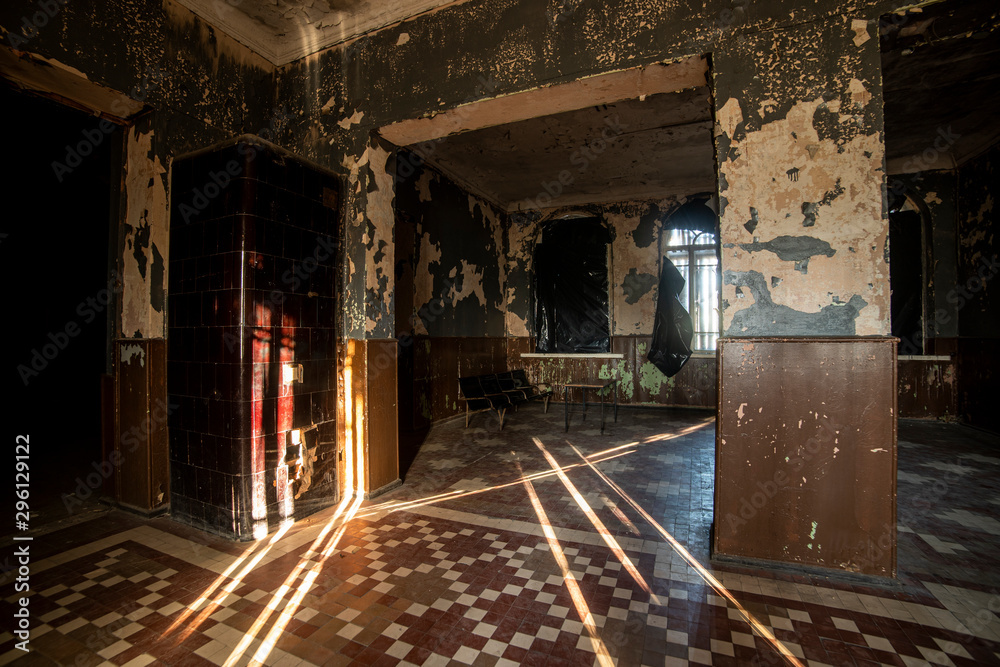Fototapeta premium Abandoned train station