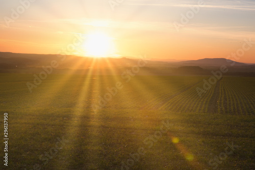 Panorama Sonnenstrahlen in der Herbstlandschaft