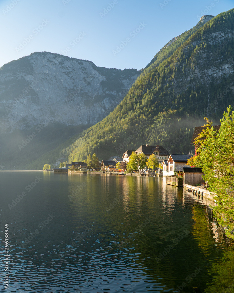 Naklejka premium Morning in Hallstatt, Austria