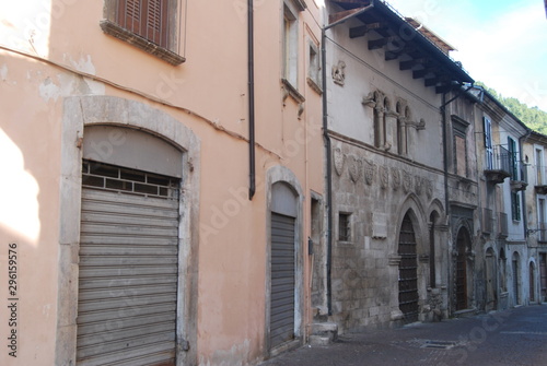 Città antica d'Abruzzo, Popoli, Italia © neuartelena