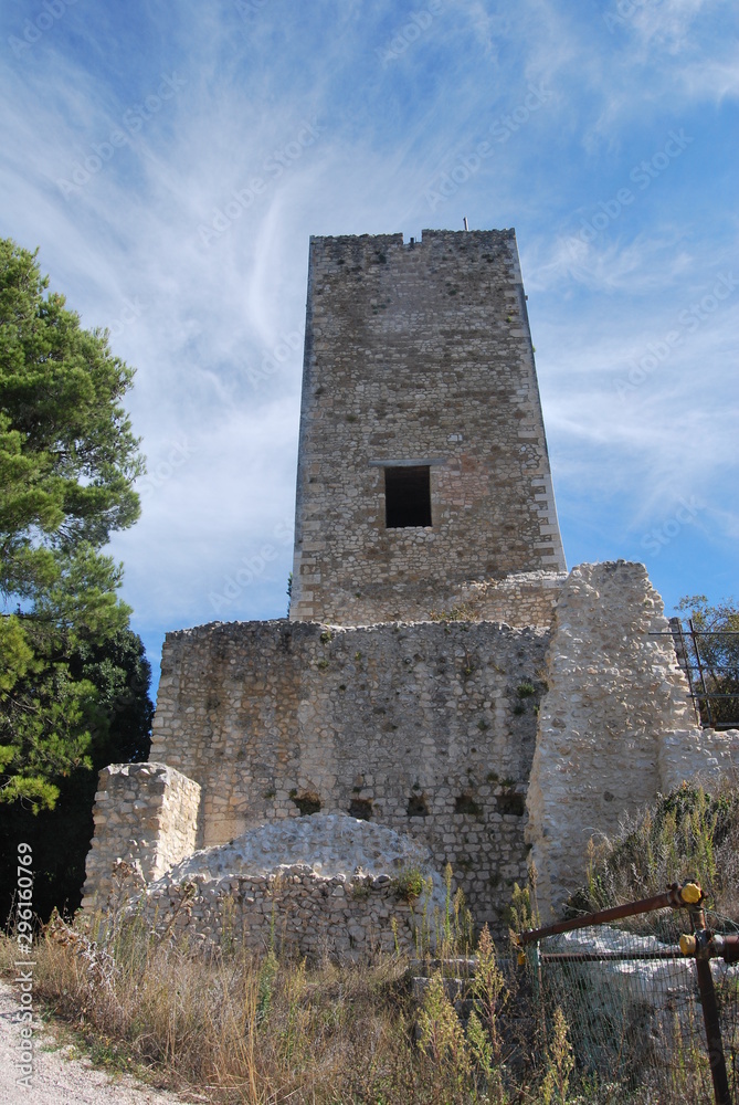 Le rovine del castello di Popoli, Abruzzo, Italia
