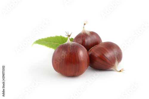 Bild auf Leinwand Three chestnuts isolated on white background. Chataigne marrons.