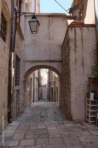 narrow street in old town of dubrovnik croatia © eric