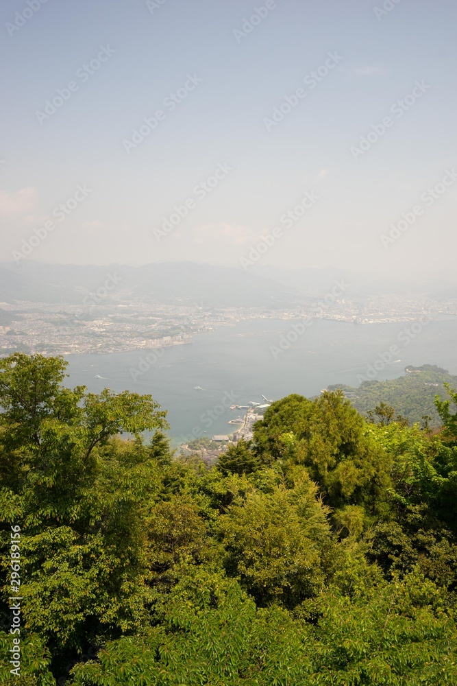 Mer du Japon vu du sommet d'une île sancutaire