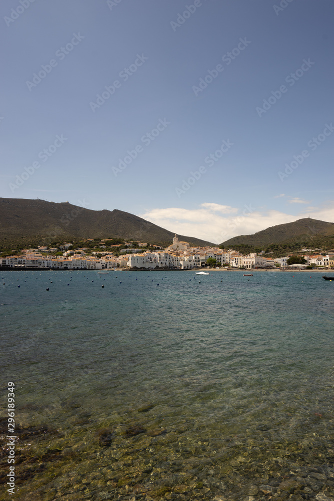 Village blanc de bord de mer espagnol