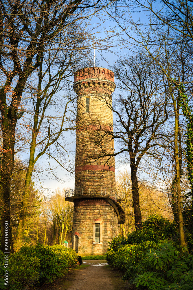 Obraz premium Toelleturm in Wuppertal-Barmen in herbstlichen Farben