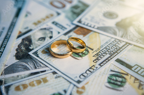 divorce; wedding rings lie on the money