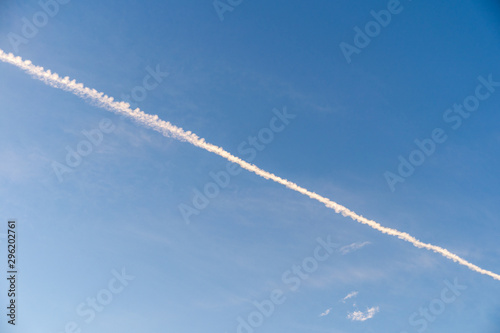 Sky morning evening with central diagonal contrail horizontal cirrus cirrocumulus clouds © Daniel