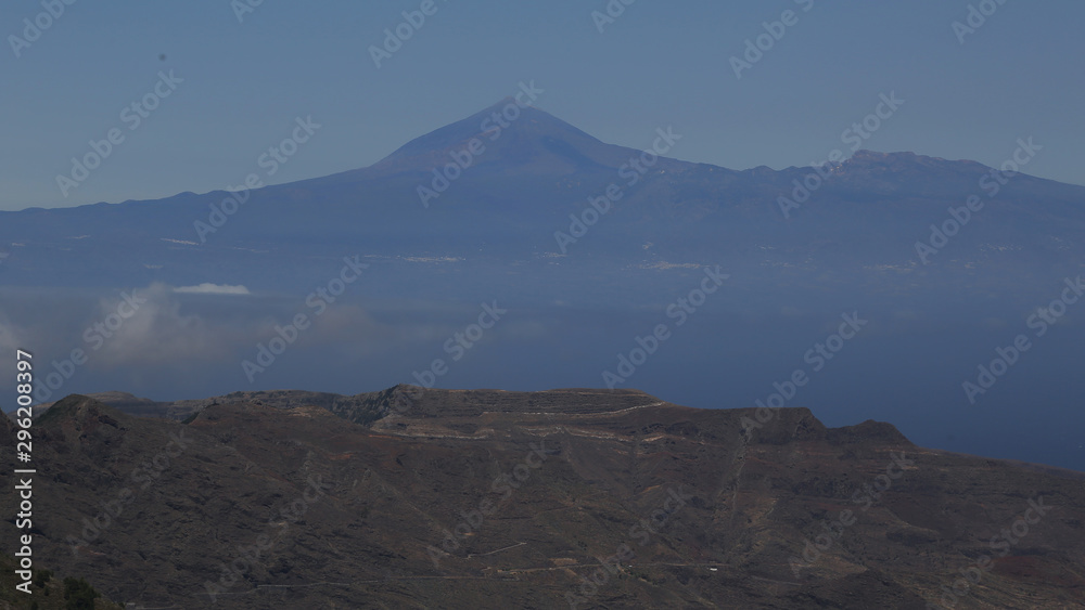 Naklejka premium Teide desde el Mirador del Roque de Agando, La Gomera, Santa Cruz de Tenerife, Islas Canarias, España