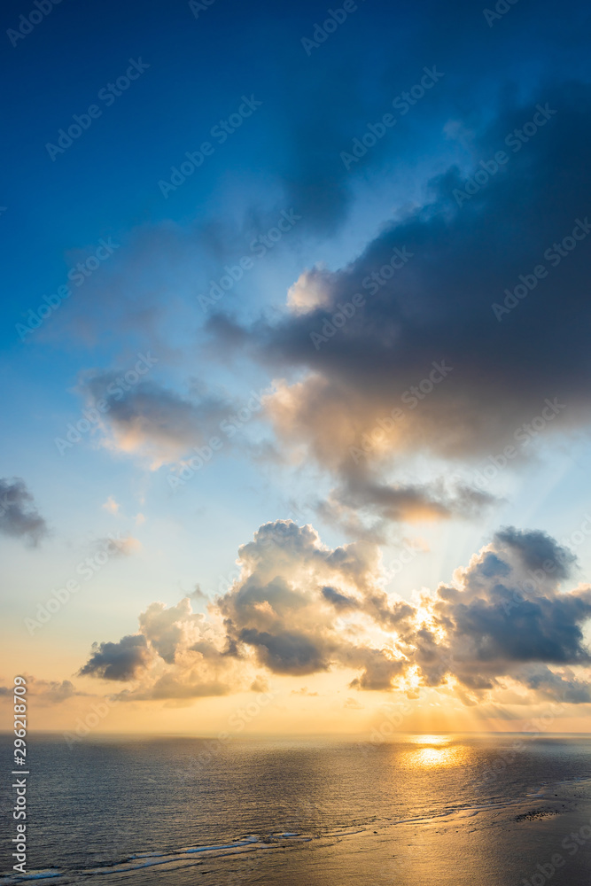 早朝の宮古島 The sky at daybreak in Miyakojima Island, Okinawa. 早朝の宮古島 The sky at daybreak in Miyakojima Island, Okinawa.