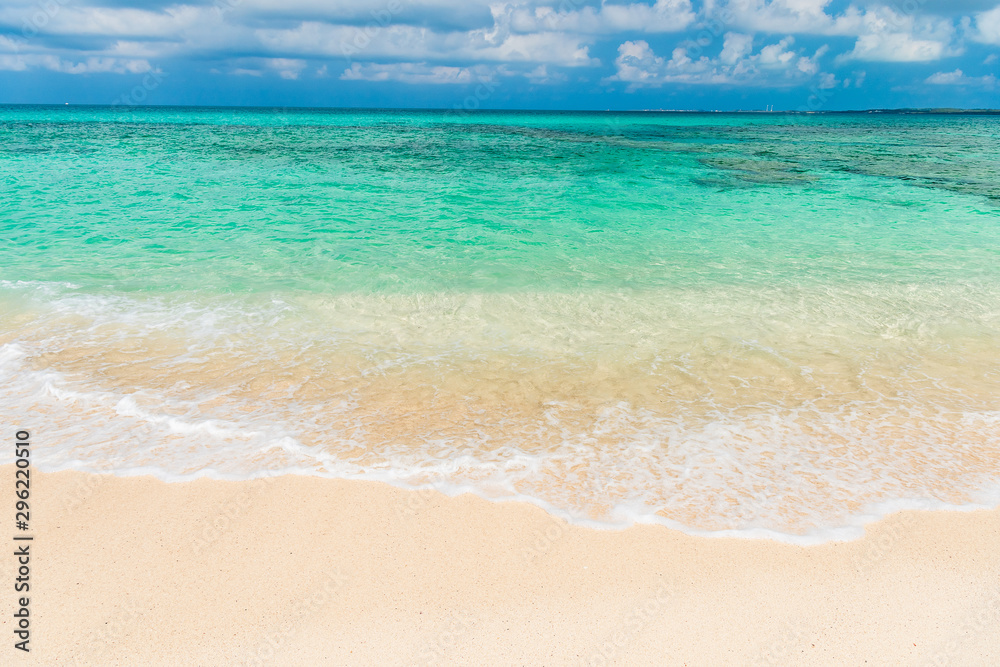 宮古島の海 Beautiful beach in Miyakojima Island, Okinawa. 宮古島の海 Beautiful beach in Miyakojima Island, Okinawa.