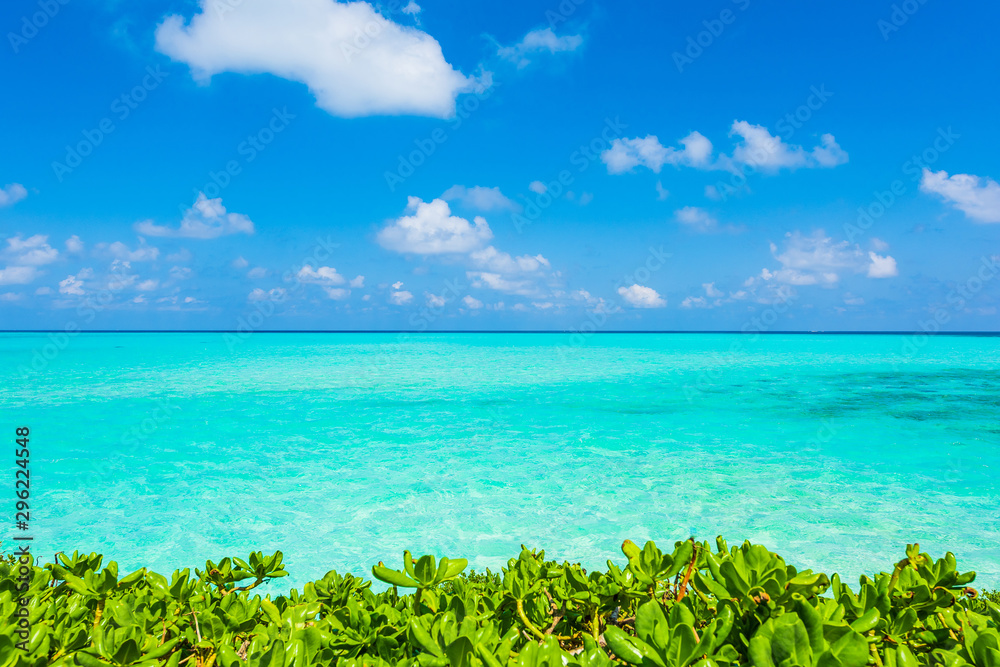 美しい宮古島の海 Beautiful beach in Miyakojima Island, Okinawa. 美しい宮古島の海 Beautiful beach in Miyakojima Island, Okinawa.