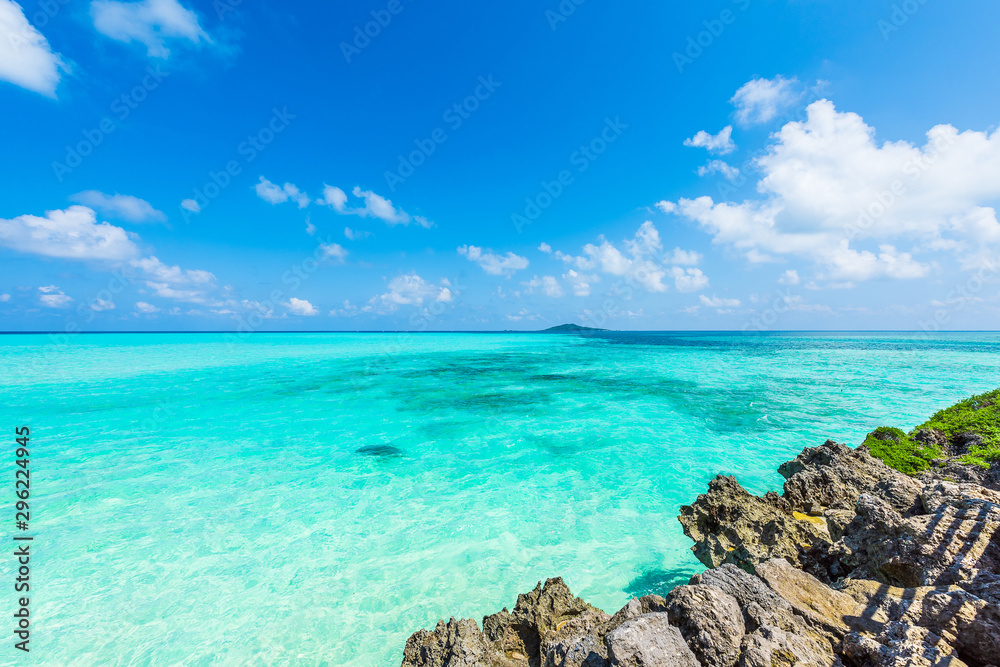 美しい宮古島の海 Beautiful beach in Miyakojima Island, Okinawa. 美しい宮古島の海 Beautiful beach in Miyakojima Island, Okinawa.