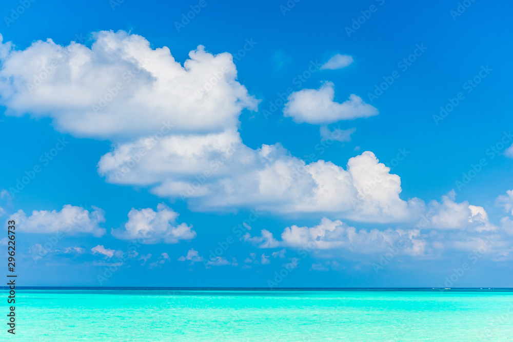 美しい宮古島の海 Beautiful beach in Miyakojima Island, Okinawa. 美しい宮古島の海 Beautiful beach in Miyakojima Island, Okinawa.