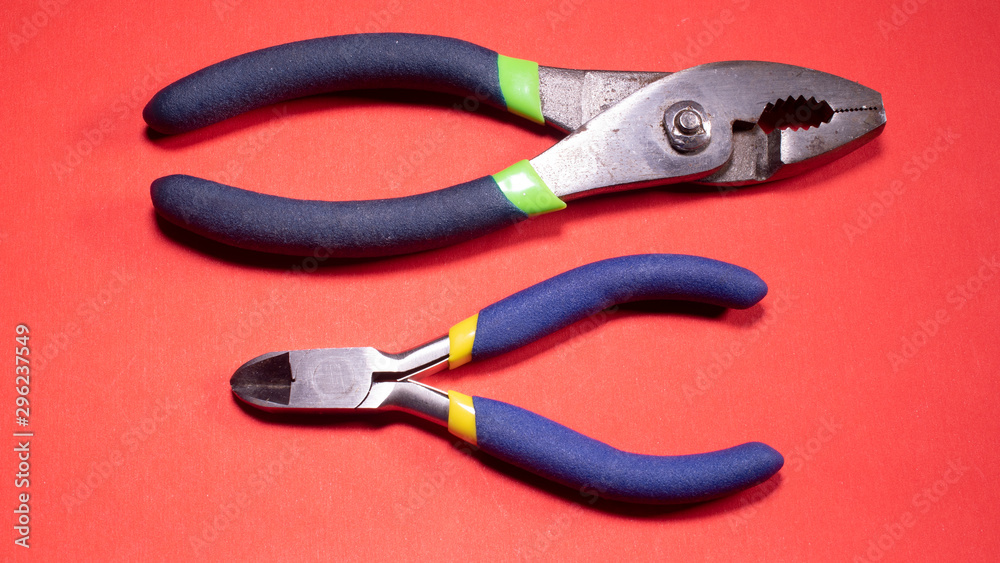 Obraz premium Mechanical pliers It is used to manipulate, bend or hold all kinds of metal parts of different materials.