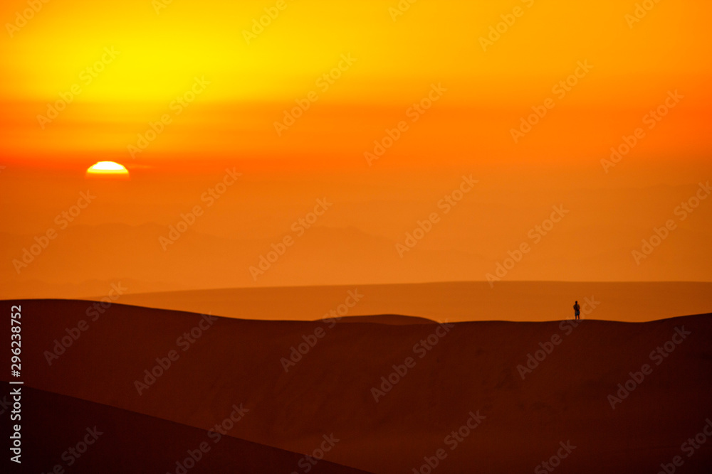 Sunset Ica Pérú - Orange Background - People - Inside Mind