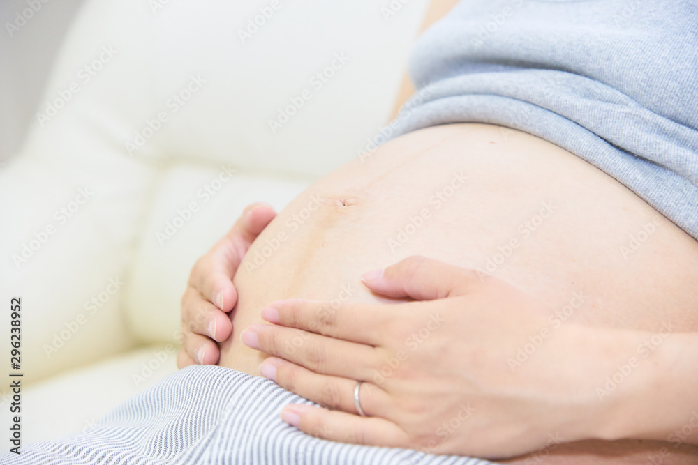お腹をなでる臨月の妊婦 Stock Photo Adobe Stock