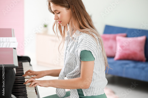 Young woman playing grand p...