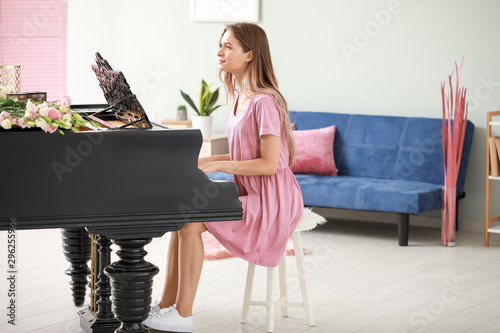 Young woman playing grand p...