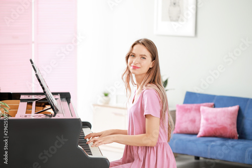 Young woman playing grand p...
