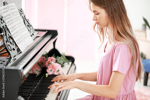 Young woman playing grand p...