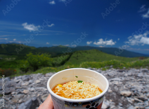 山の景色とインスタントヌードル photo