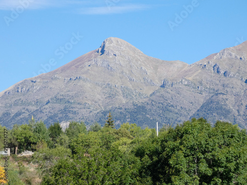 Paisajes del Pirineo de Huesca, Aragón, España, paisajes de montaña en los inicios del Otoño
