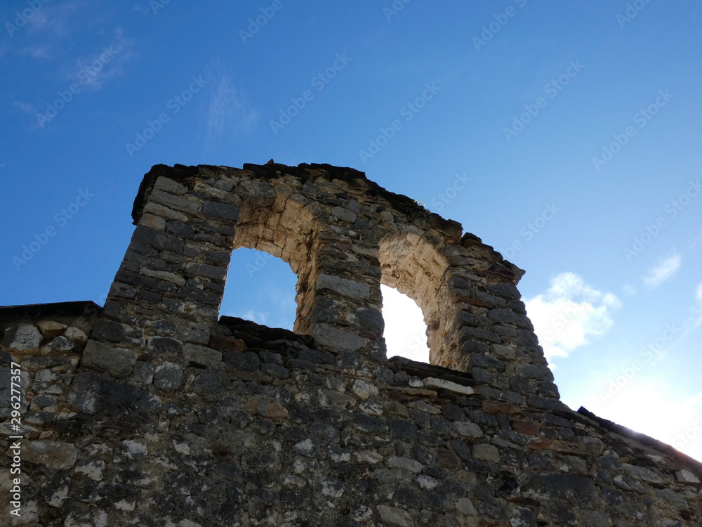 Ermita del siglo XI, está en la población de Chía en los Pirineos de Huesca, Aragón, España