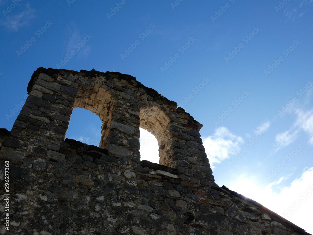 Ermita del siglo XI, está en la población de Chía en los Pirineos de Huesca, Aragón, España