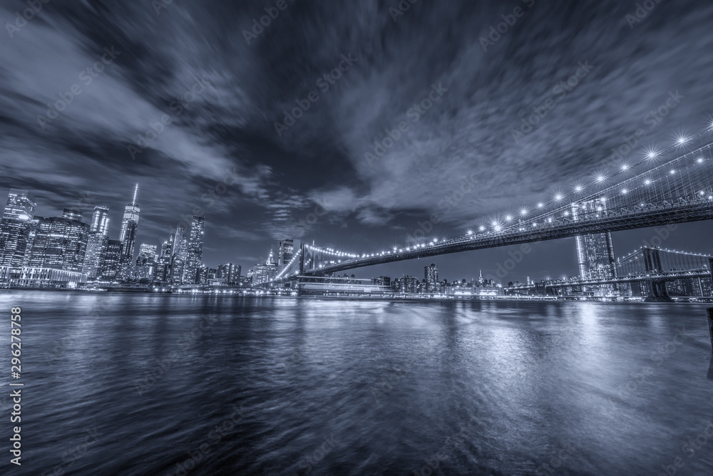 Skyline of Manhattan and Brooklyn bridge, night view