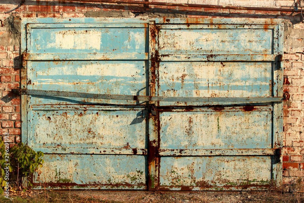 Old Metal Garage Doors Flaking Paint, Garage Door Rust