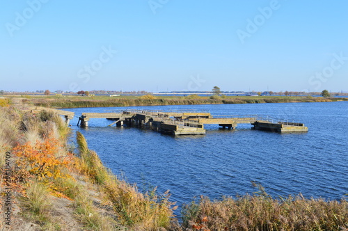 Tapety artystyczne Old ruined pier