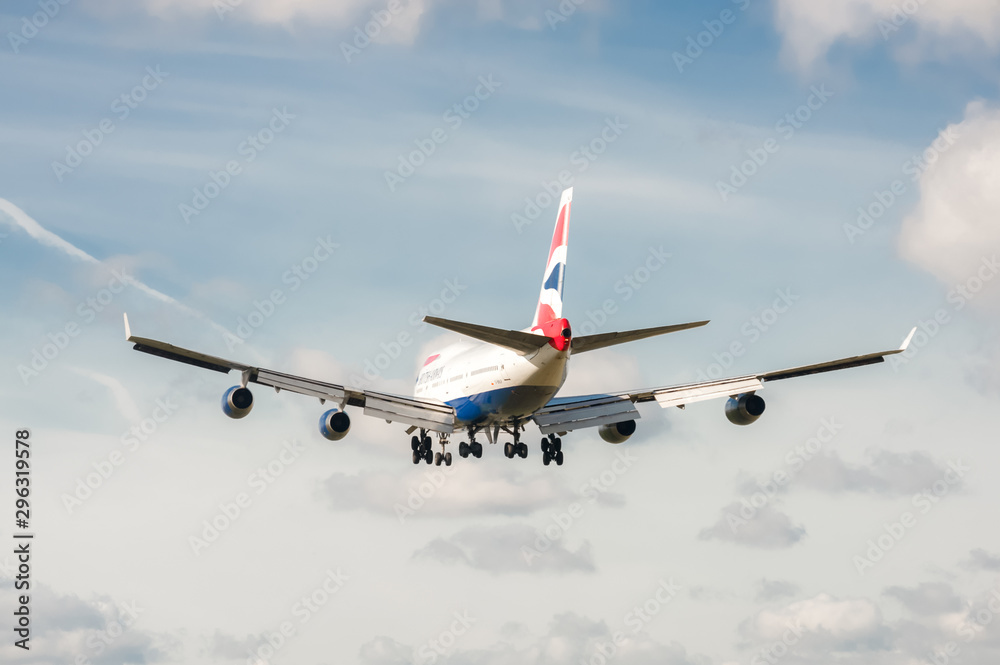 British Airways Boeing 747 on landing approach to London, Heathrow ...