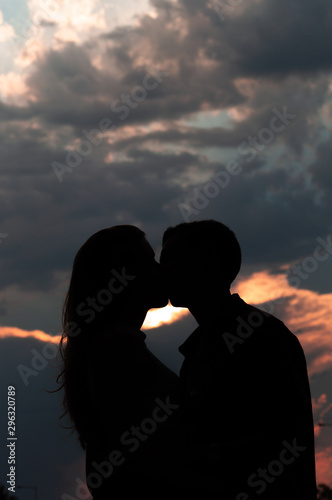 couple kissing at sunset