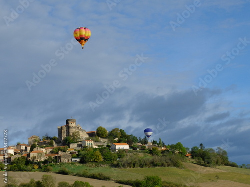 De Boudes à Chalus en montgolfière (Auvergne)