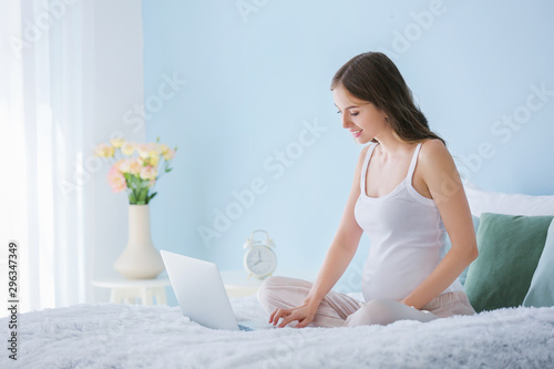 Beautiful pregnant woman wi...