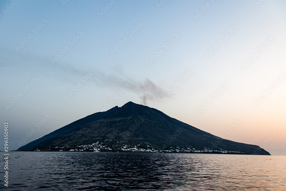 Stromboli al tramonto