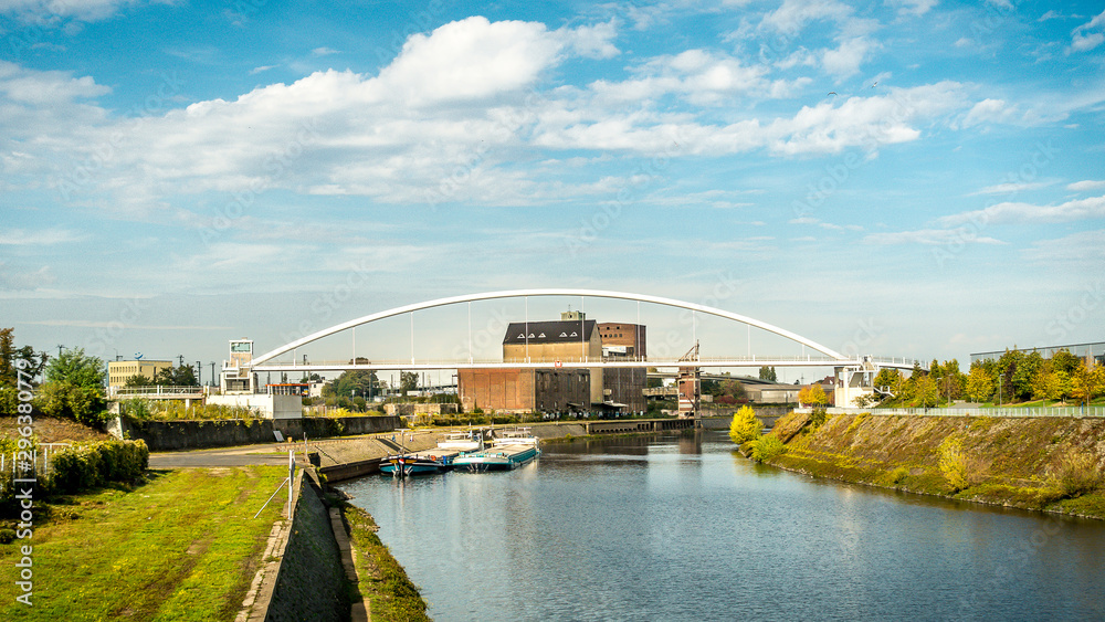 Die neue Brücke im Hafen von Neuss Die neue Brücke im Hafen von Neuss