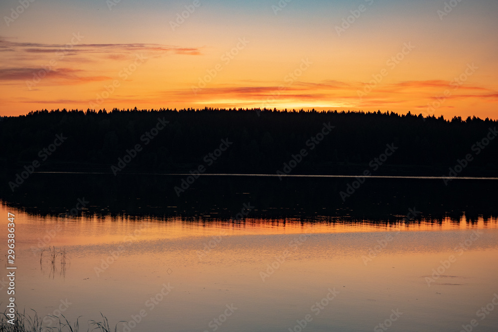 Obraz premium Sunset over the lake