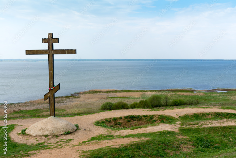 Views of lake Pleshcheevo and the wooden cross on the mountain in Pereslavl Zalessky Views of lake Pleshcheevo and the wooden cross on the mountain in Pereslavl Zalessky