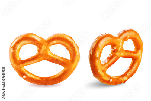Obraz na płótnie Pretzel with salt on a white isolated background