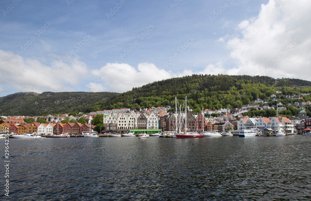 Panorama über Hafen und Bryggen von Bergen, Norwegen