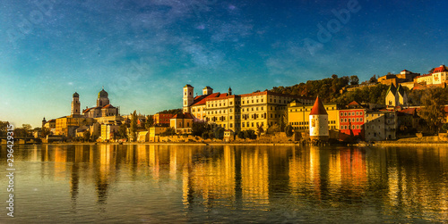 Panorama Skyline von Passau bei Nacht 