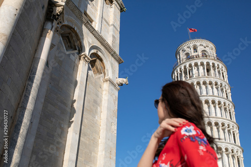 Wunderschöne Elegante Frau im Kleid in Pisa Italien