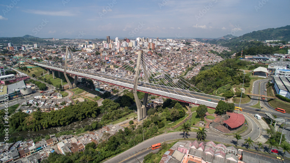 Vista aérea Viaducto César Gaviria Trujillo en la ciudad de Pereira  Risaralda foto de Stock | Adobe Stock