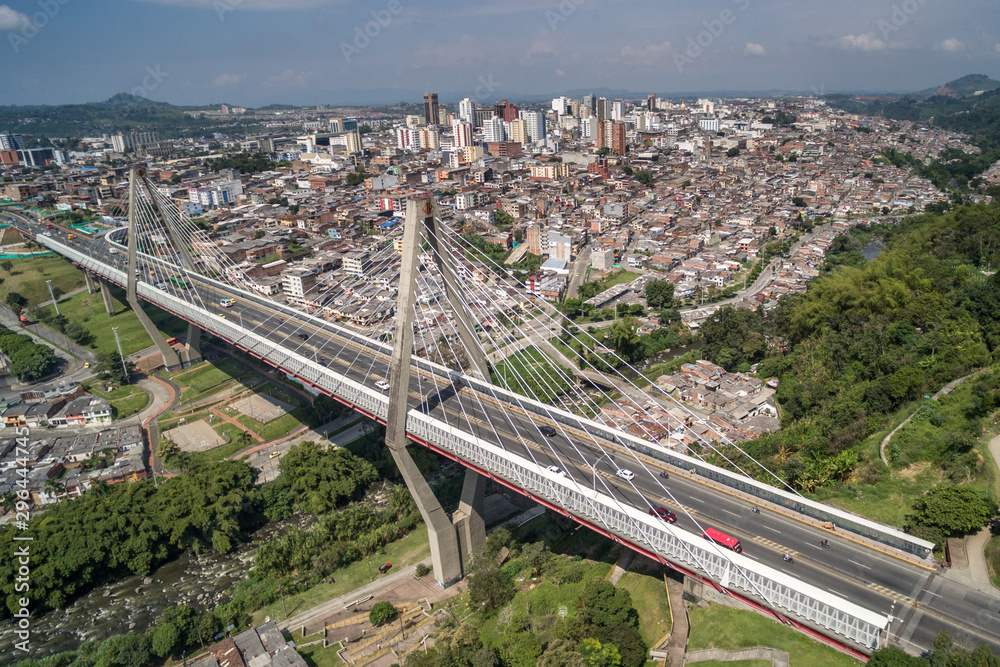 Vista aérea Viaducto César Gaviria Trujillo en la ciudad de Pereira Risaralda