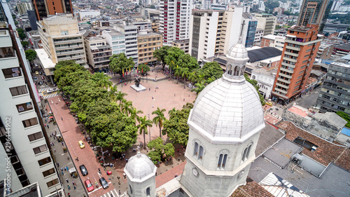 Vista aérea de Catedral de Nuestra Señora de la Pobreza de Pereira en la plaza de Bolívar en Risaralda Colombia
