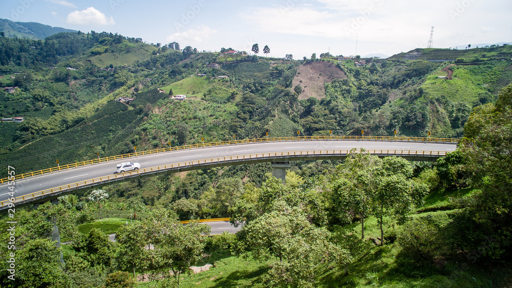 Vista aérea de Puente Helicoidal Pereira Manizales en Risaralda Colombia