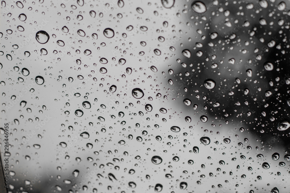 Fototapeta premium Water drops on the glass